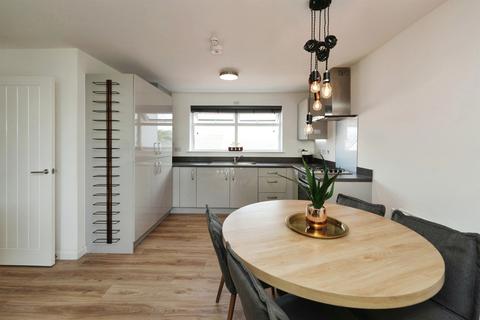2 bedroom flat for sale, Lane End Road, Patchway, Bristol
