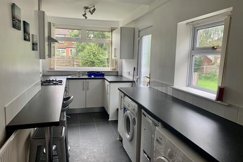 4 bedroom semi-detached house to rent, Victoria Road, Manchester, M14