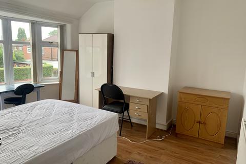 4 bedroom semi-detached house to rent, Victoria Road, Manchester, M14