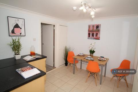 1 bedroom in a house share to rent, Bicester Road, Aylesbury, HP19