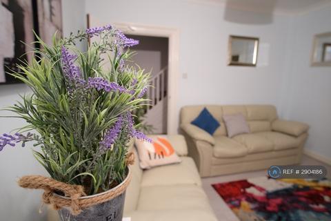 1 bedroom in a house share to rent, Bicester Road, Aylesbury, HP19