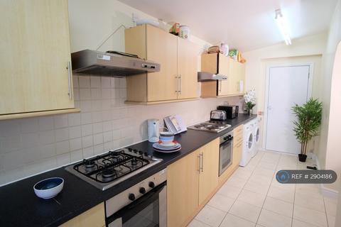 1 bedroom in a house share to rent, Bicester Road, Aylesbury, HP19