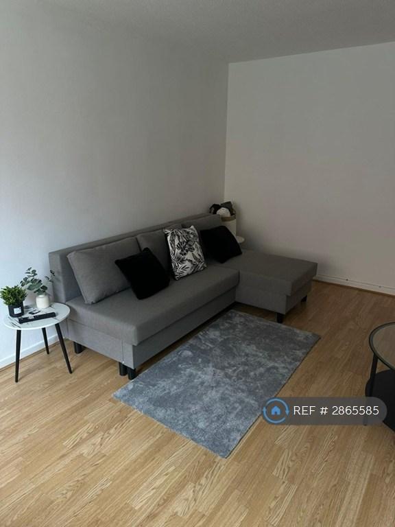 Apartment in Birmingham, Ladywood - View 2