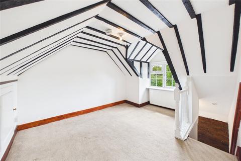 2 bedroom terraced house to rent, West Street, West Sussex RH19