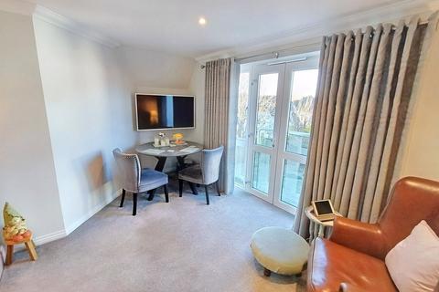 1 bedroom apartment for sale, Sandbanks Road, Lilliput, Poole, Dorset, BH14