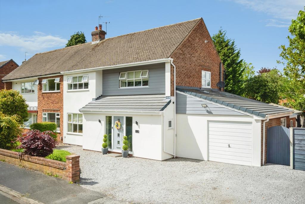 3 bedroom semi-detached house for sale
