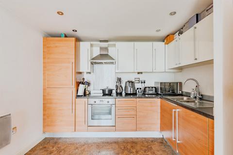 2 bedroom flat for sale, Trafalgar Gardens, CRAWLEY