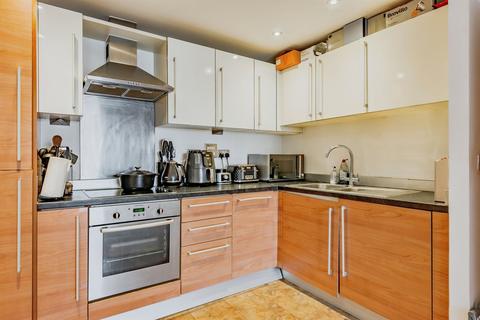 2 bedroom flat for sale, Trafalgar Gardens, CRAWLEY