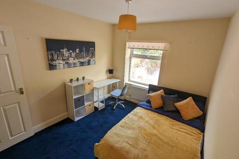 4 bedroom terraced house to rent, Church Street, Silverdale ST5