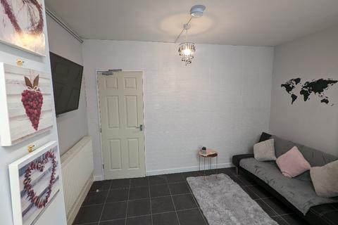 4 bedroom terraced house to rent, Church Street, Silverdale ST5