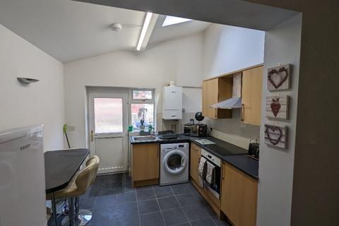 4 bedroom terraced house to rent, Church Street, Silverdale ST5