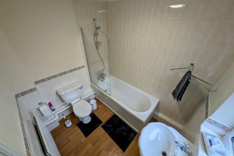 4 bedroom terraced house to rent, Hatrell Street, Newcastle-Under-Lyme ST5