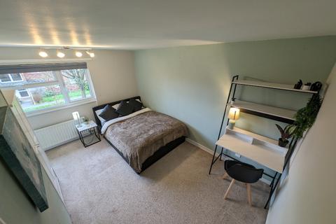 4 bedroom terraced house to rent, Lanarks Walk, Newcastle-Under-Lyme ST5