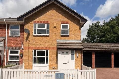3 bedroom semi-detached house to rent, Clarence Road, London E12