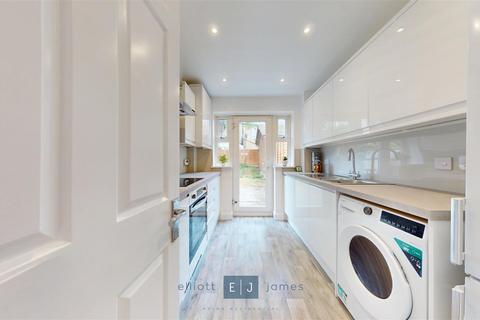 3 bedroom semi-detached house to rent, Clarence Road, London E12