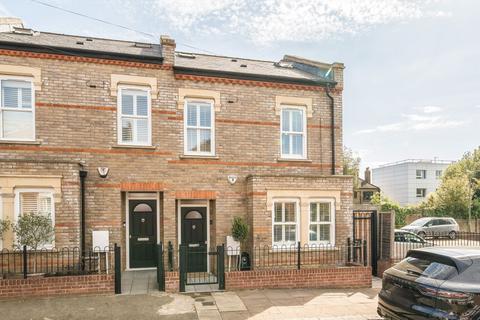 4 bedroom end of terrace house for sale, Blandfield Road, London SW12
