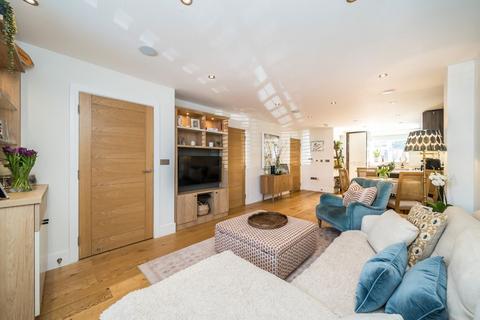 4 bedroom end of terrace house for sale, Blandfield Road, London SW12