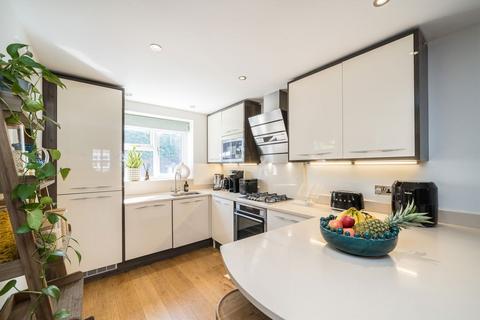 4 bedroom end of terrace house for sale, Blandfield Road, London SW12
