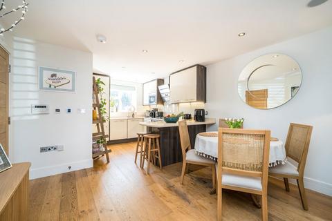4 bedroom end of terrace house for sale, Blandfield Road, London SW12