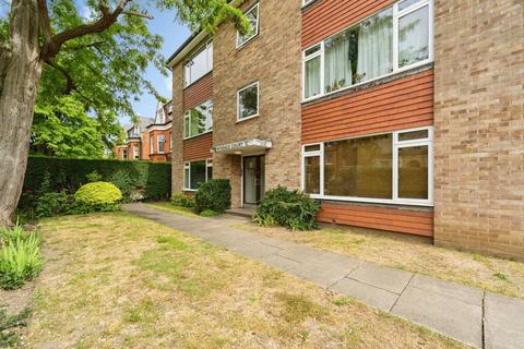 9 Parklands, Surbiton, KT5