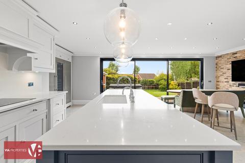 5 bedroom detached house to rent, Baas Lane, Broxbourne EN10