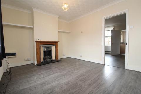 3 bedroom terraced house to rent, Victoria Road, Bletchley, Milton Keynes, MK2