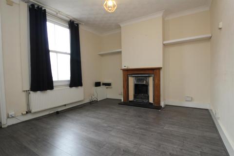 3 bedroom terraced house to rent, Victoria Road, Bletchley, Milton Keynes, MK2