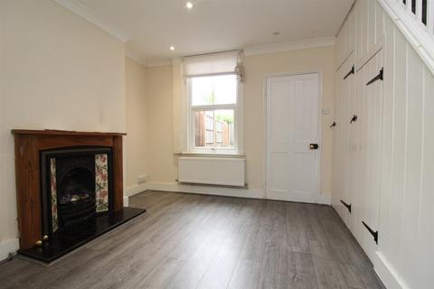 3 bedroom terraced house to rent, Victoria Road, Bletchley, Milton Keynes, MK2