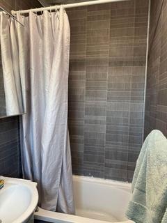 2 bedroom house share to rent, Langley Cres, London, UB3