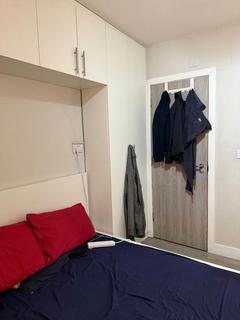 2 bedroom house share to rent, Langley Cres, London, UB3