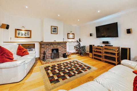 4 bedroom chalet for sale, Lambden Road, Ashford, TN27 0