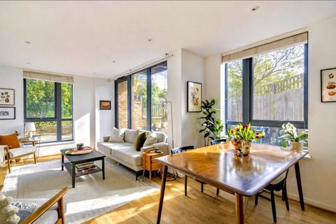 3 bedroom flat to rent, Boundaries Road, London, SW12