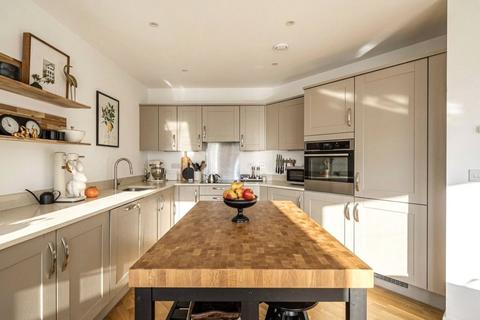 3 bedroom flat to rent, Boundaries Road, London, SW12