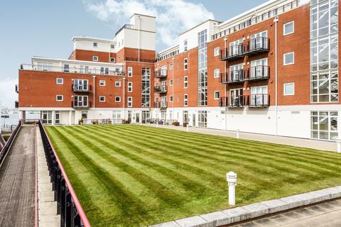 2 bedroom flat to rent, Blake House, Gunwharf Quays, PO1
