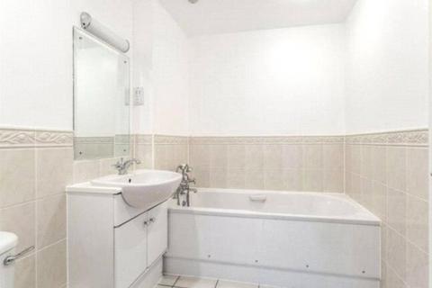 2 bedroom flat to rent, Blake House, Gunwharf Quays, PO1