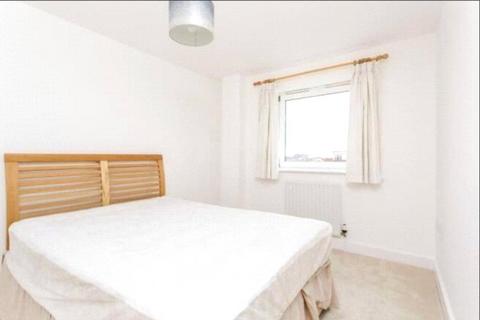 2 bedroom flat to rent, Blake House, Gunwharf Quays, PO1