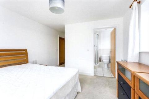 2 bedroom flat to rent, Blake House, Gunwharf Quays, PO1