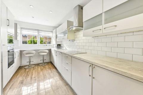 2 bedroom terraced house to rent, Usk Road, London SW11