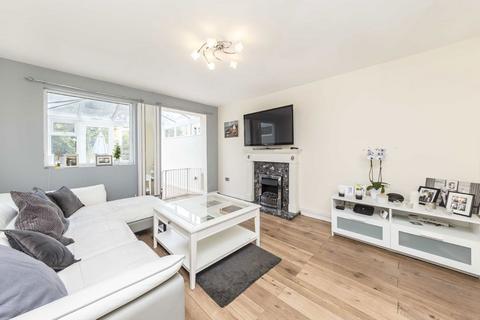 2 bedroom terraced house to rent, Usk Road, London SW11