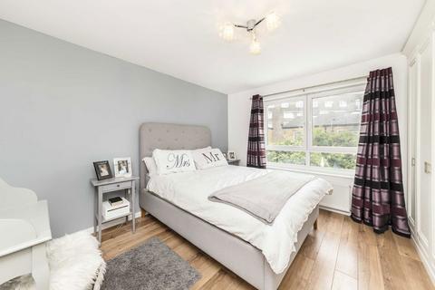2 bedroom terraced house to rent, Usk Road, London SW11