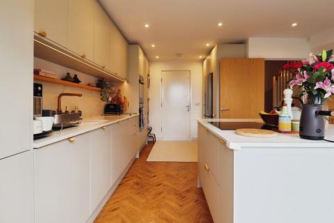 4 bedroom end of terrace house for sale, Gibson Way, Penarth