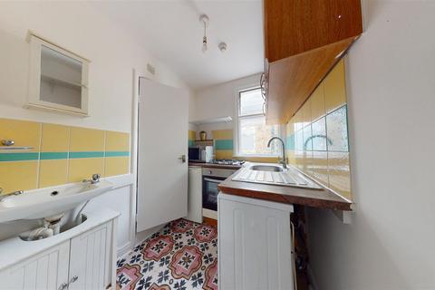 1 bedroom flat to rent, Charteris Road, Kilburn NW6