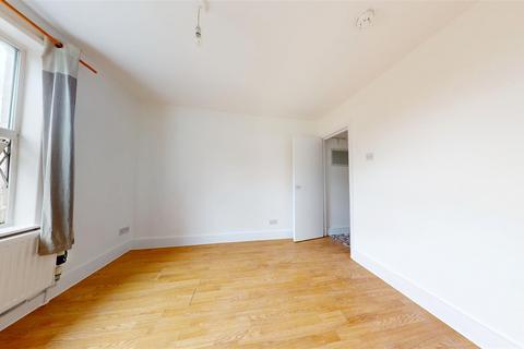 1 bedroom flat to rent, Charteris Road, Kilburn NW6