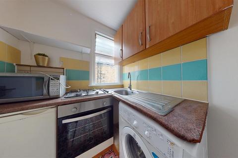 1 bedroom flat to rent, Charteris Road, Kilburn NW6