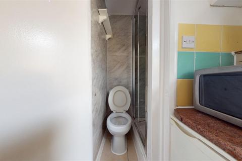 1 bedroom flat to rent, Charteris Road, Kilburn NW6