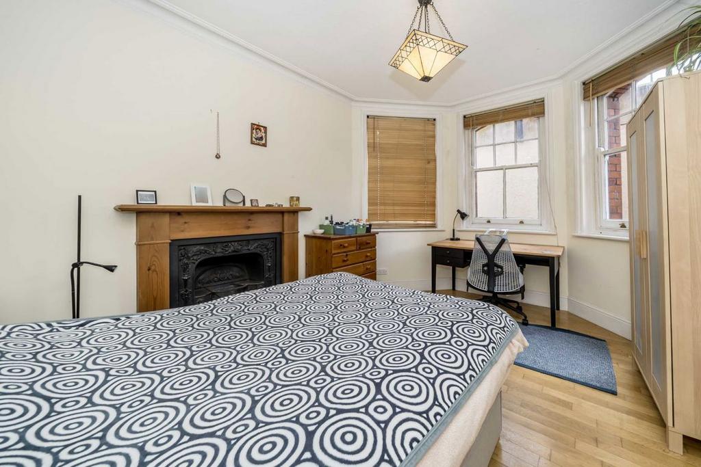 Bedroom, fireplace