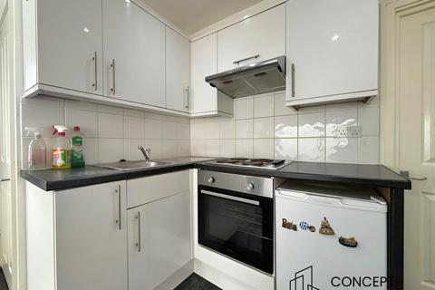 2 bedroom apartment to rent, Trinity Road, Tooting Bec, London, SW17