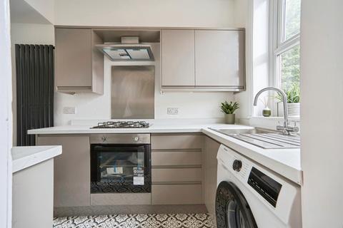 Terraced house - Cecil Mount, LEEDS