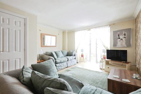 3 bedroom townhouse for sale, Caliban Mews, Heathcote, Warwick