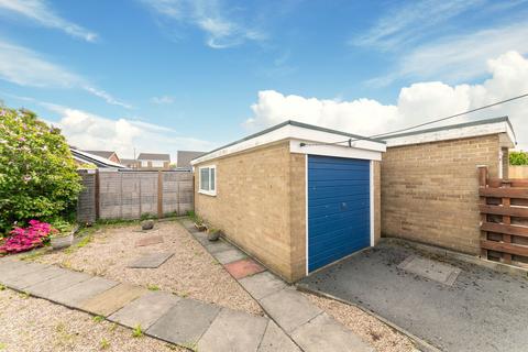 2 bedroom semi-detached bungalow for sale, Oakland Court, Kirkburton, HD8